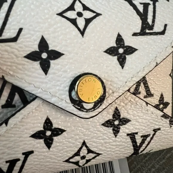 Louis Vuitton Kirigami Card Case Giant Monogram White and Black Authentic - Picture 5 of 8